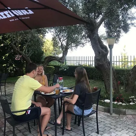 Vila Bregdeti Hotell